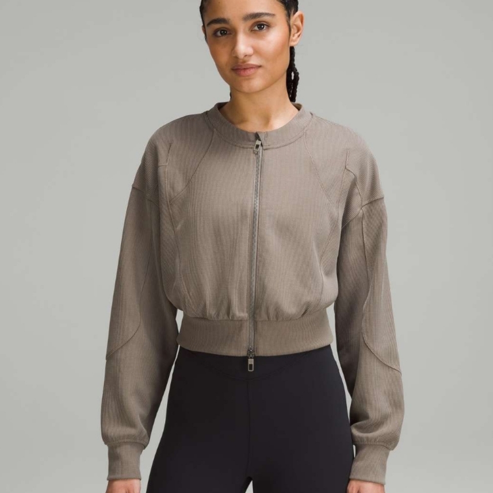 Lululemon ribbed softstreme cropped jacket in Nomad size 4